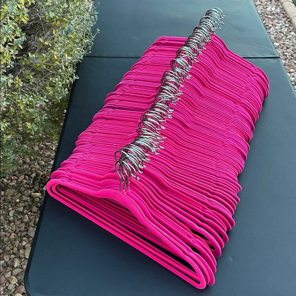 Velvet heavy duty Hangers set of 114 count, used in good condition.